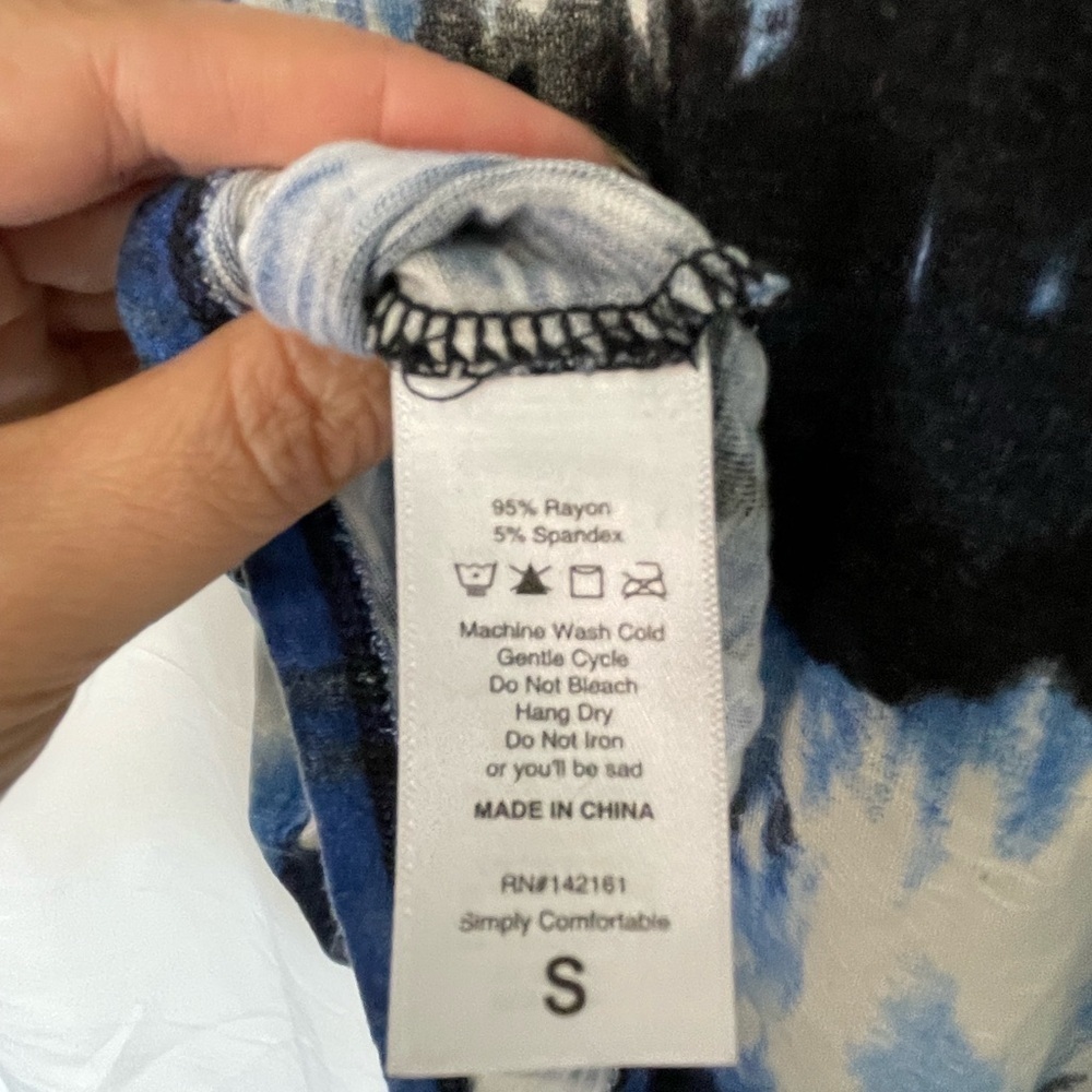 LulaRoe Blue and White Tie-Dye Women's Top​​​​​ - Picture 5 of 5